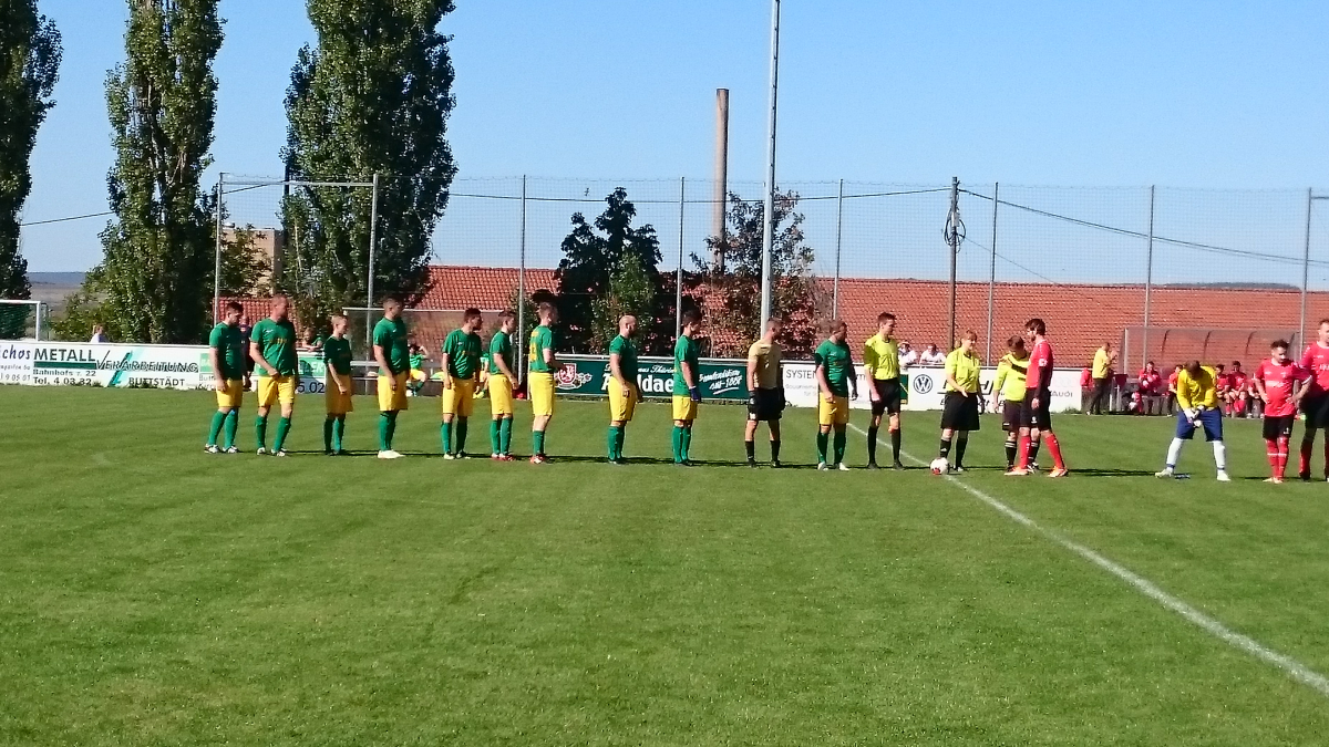 Fragwürdige Spielführung der " Unparteiischen " !!!!