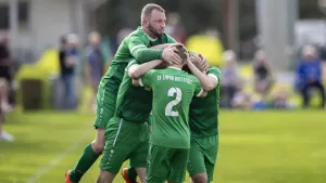 Schiedsrichter sorgt für Punktabzug, Trainer sieht „bestes Spiel aller Zeiten“