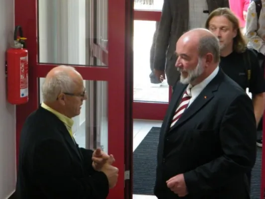 001-Feierliche Übergabe der neuen Halle