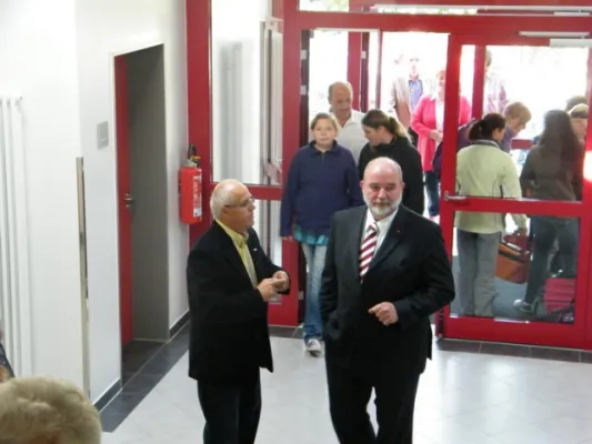 001-Feierliche Übergabe der neuen Halle