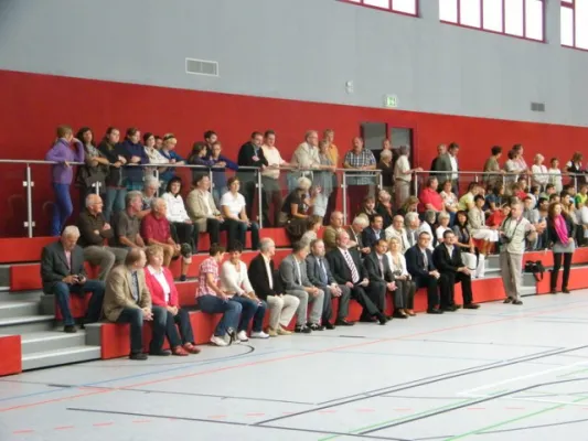 001-Feierliche Übergabe der neuen Halle