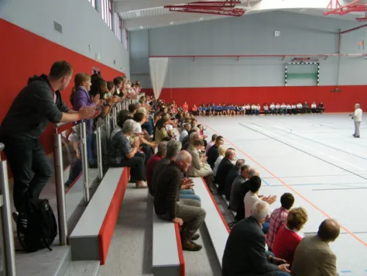 001-Feierliche Übergabe der neuen Halle
