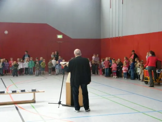 001-Feierliche Übergabe der neuen Halle