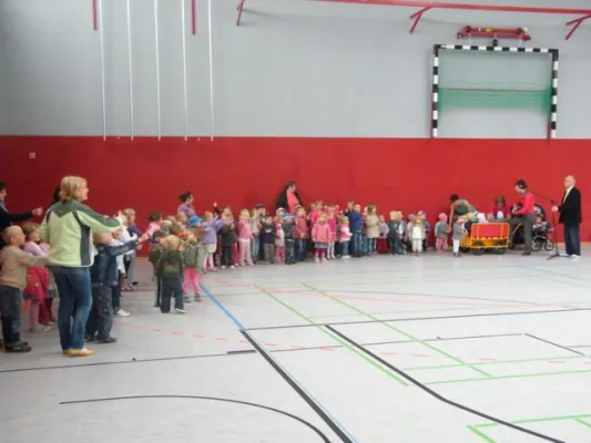 001-Feierliche Übergabe der neuen Halle