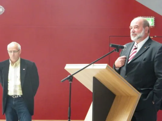 001-Feierliche Übergabe der neuen Halle