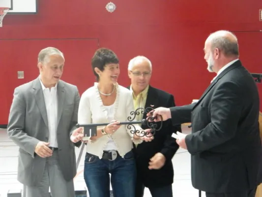 001-Feierliche Übergabe der neuen Halle