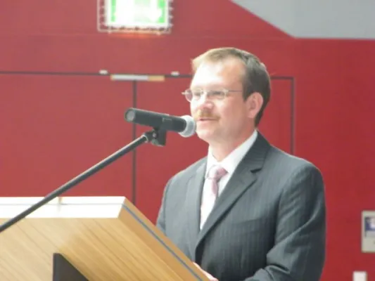 001-Feierliche Übergabe der neuen Halle