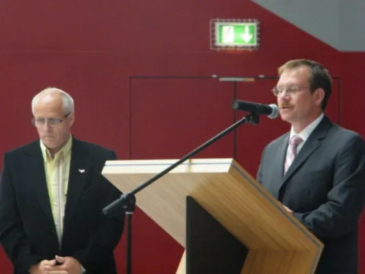 001-Feierliche Übergabe der neuen Halle