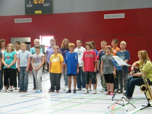 001-Feierliche Übergabe der neuen Halle