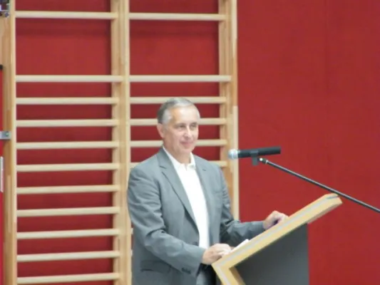 001-Feierliche Übergabe der neuen Halle