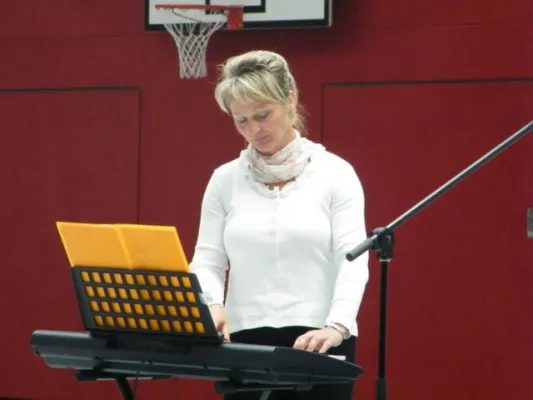 001-Feierliche Übergabe der neuen Halle