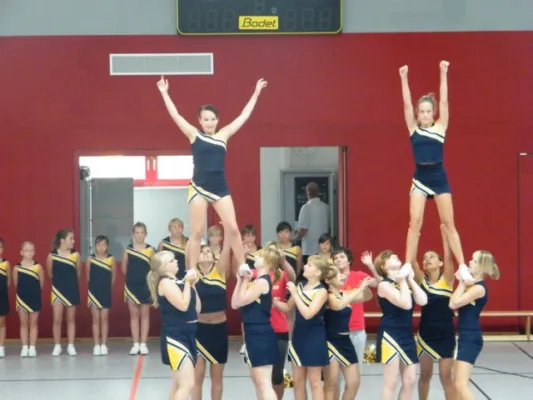 001-Feierliche Übergabe der neuen Halle