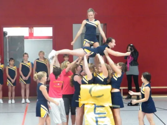 001-Feierliche Übergabe der neuen Halle