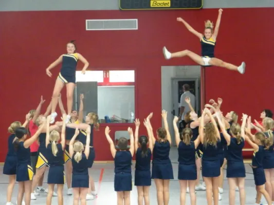 001-Feierliche Übergabe der neuen Halle