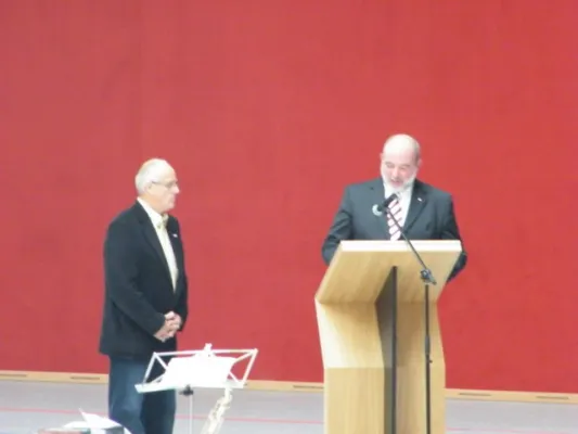 001-Feierliche Übergabe der neuen Halle