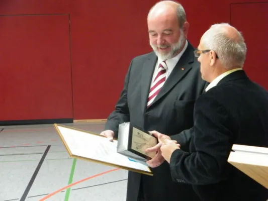 001-Feierliche Übergabe der neuen Halle