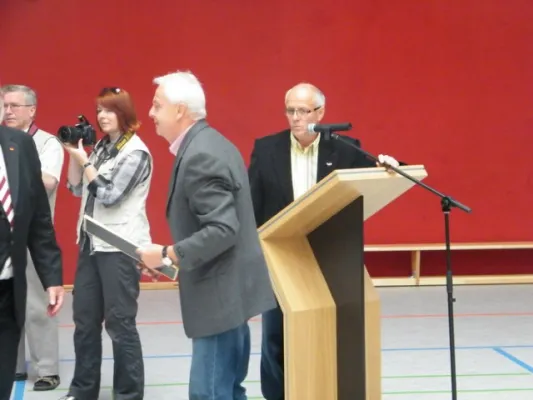 001-Feierliche Übergabe der neuen Halle