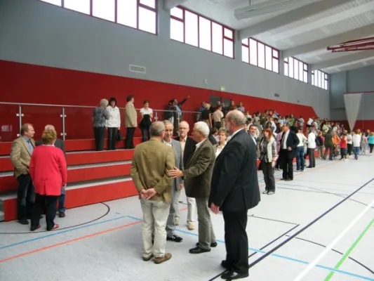 001-Feierliche Übergabe der neuen Halle