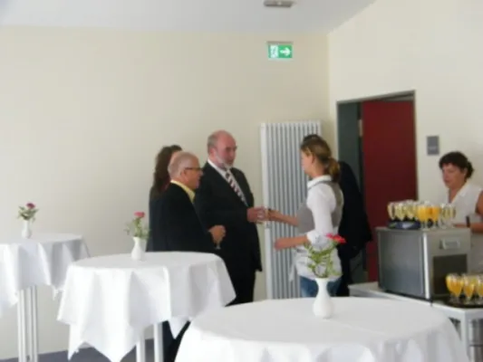 001-Feierliche Übergabe der neuen Halle
