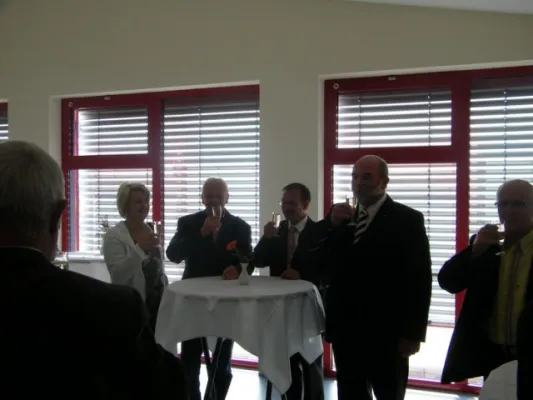 001-Feierliche Übergabe der neuen Halle